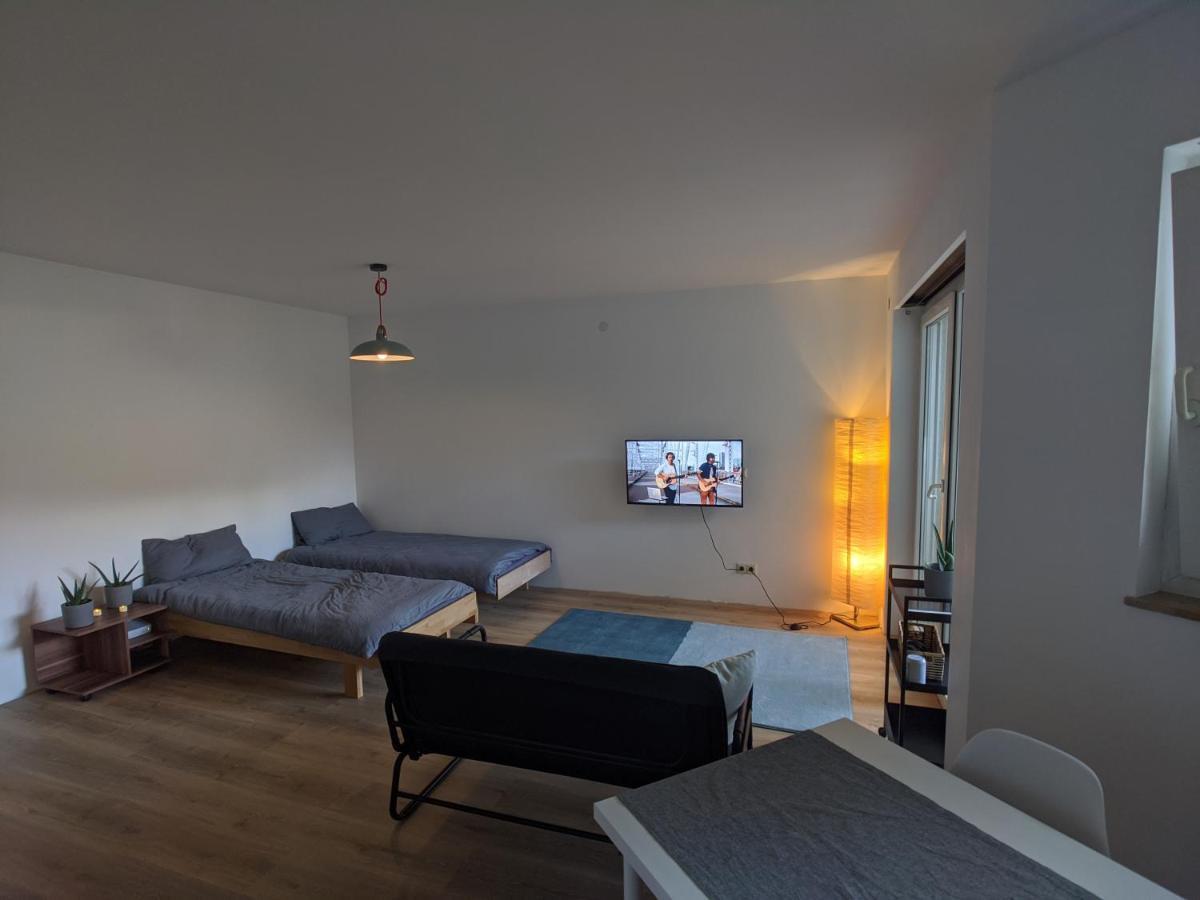 Ideales Messe Appartment 15Min Fahrtweg Kirchheim unter Teck Buitenkant foto